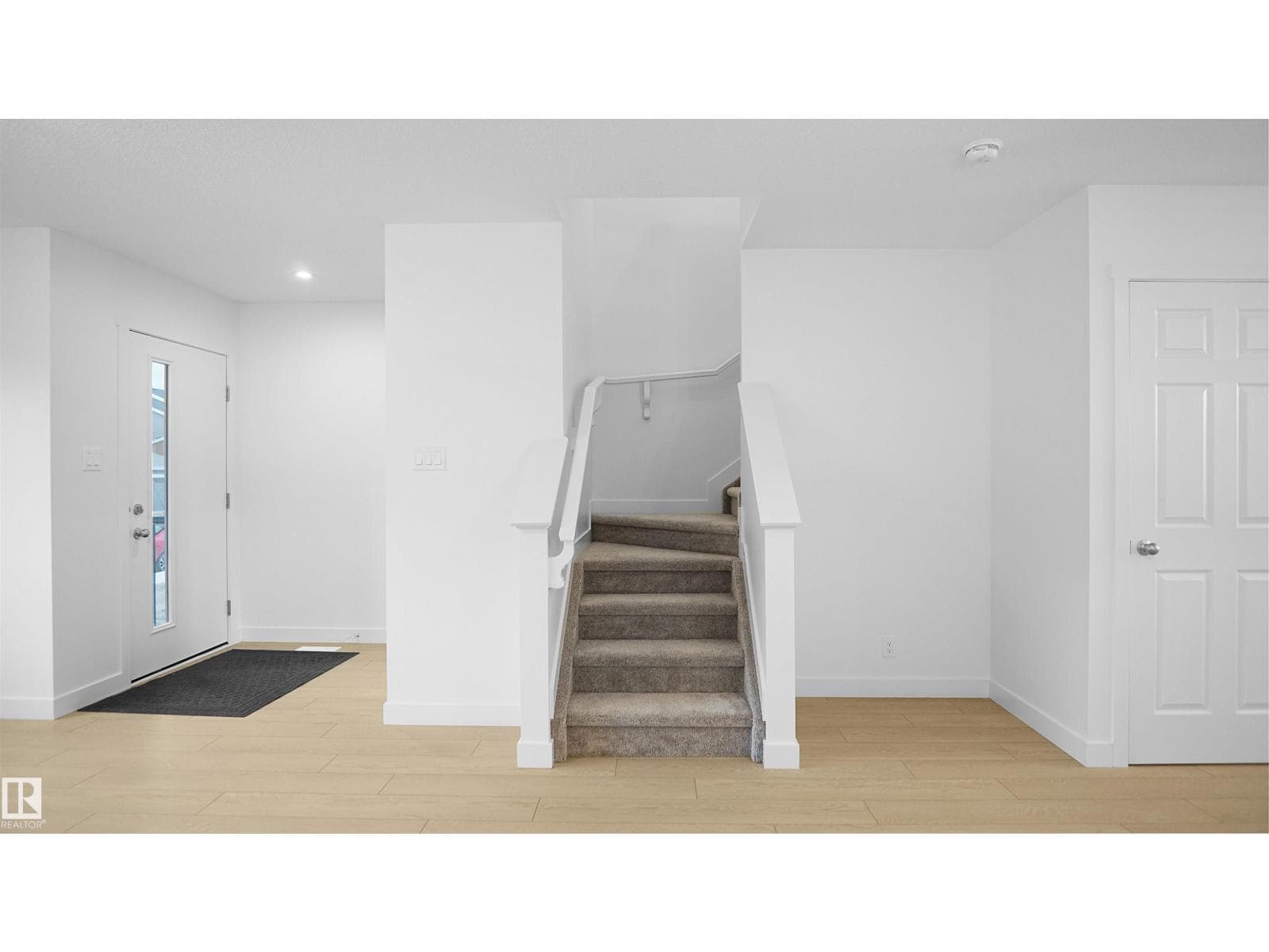 18839 29 AV NW photo 2