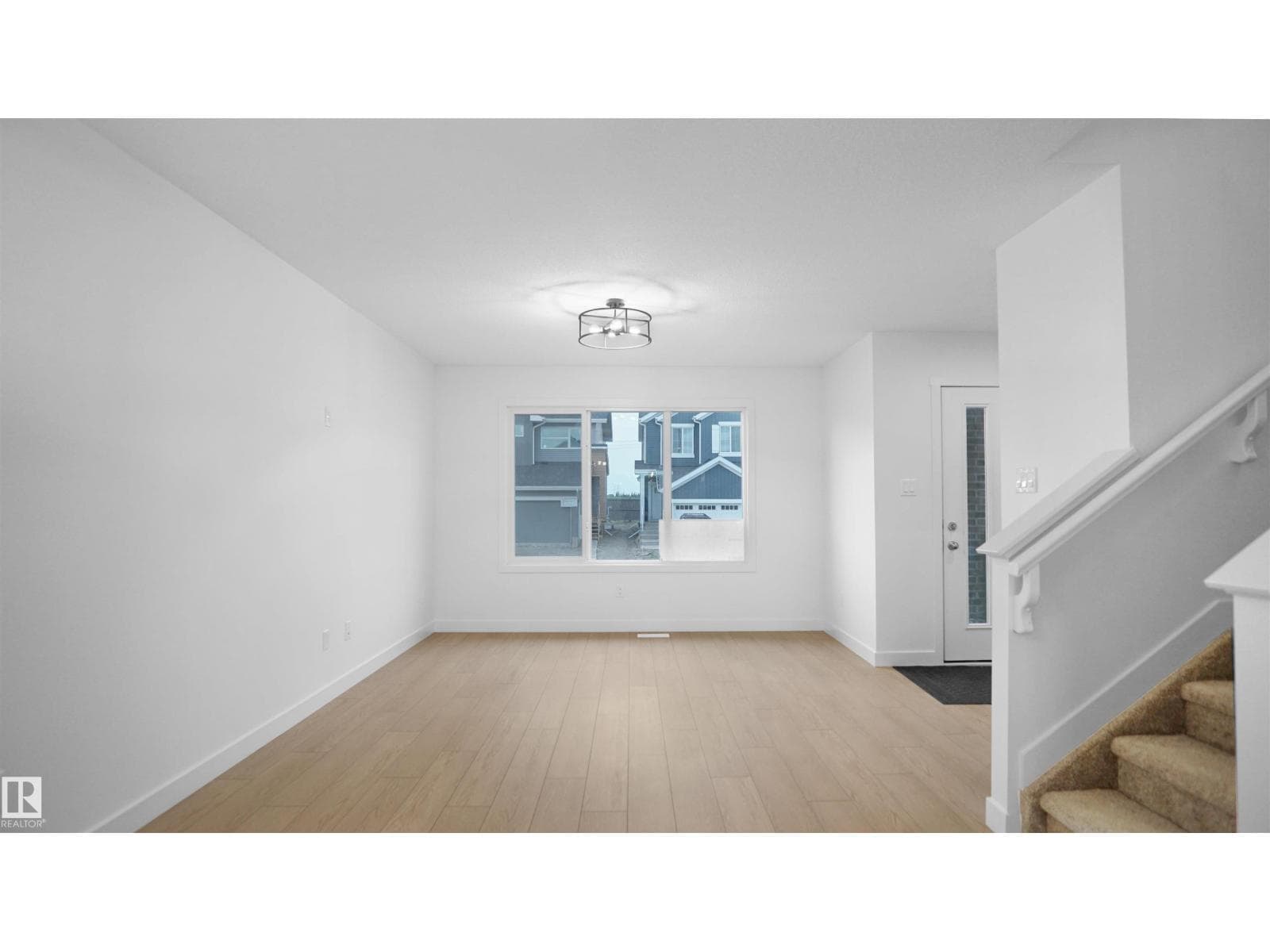 18839 29 AV NW photo 5