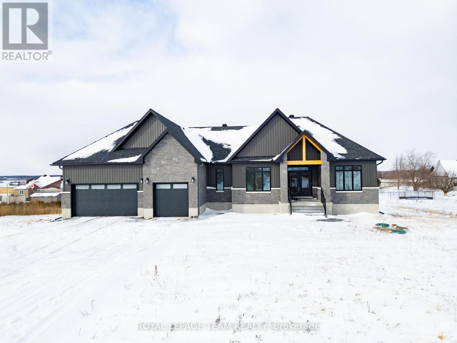224 TRUDEAU CRESCENT photo 2