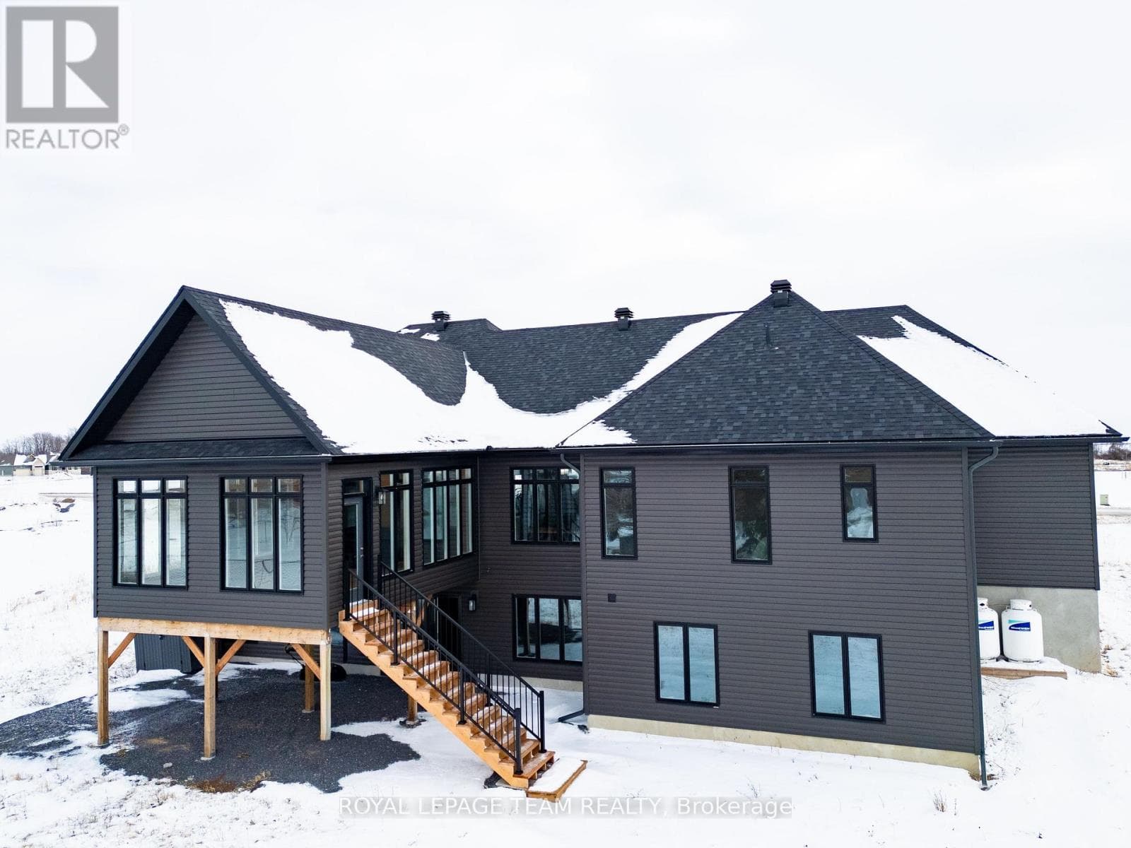 224 TRUDEAU CRESCENT photo 3