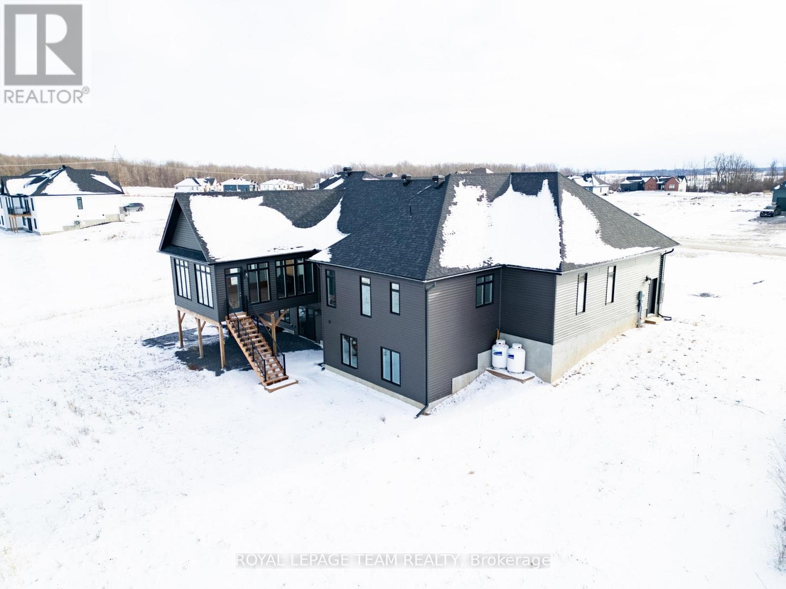224 TRUDEAU CRESCENT photo 4