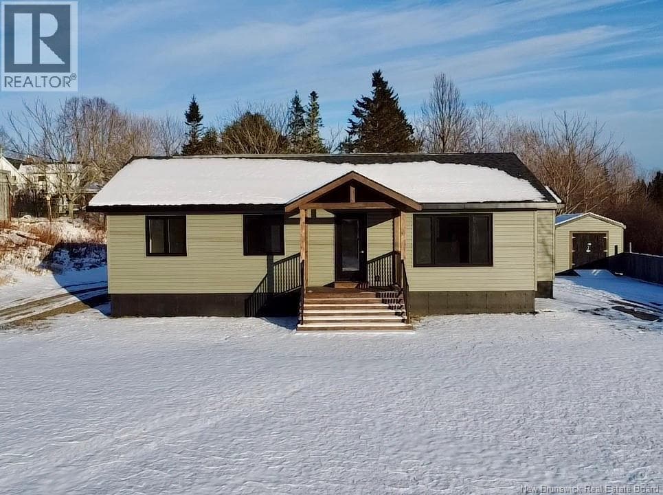 5 bed 3 bath single family at 3 Hatt Crescent — $598,500