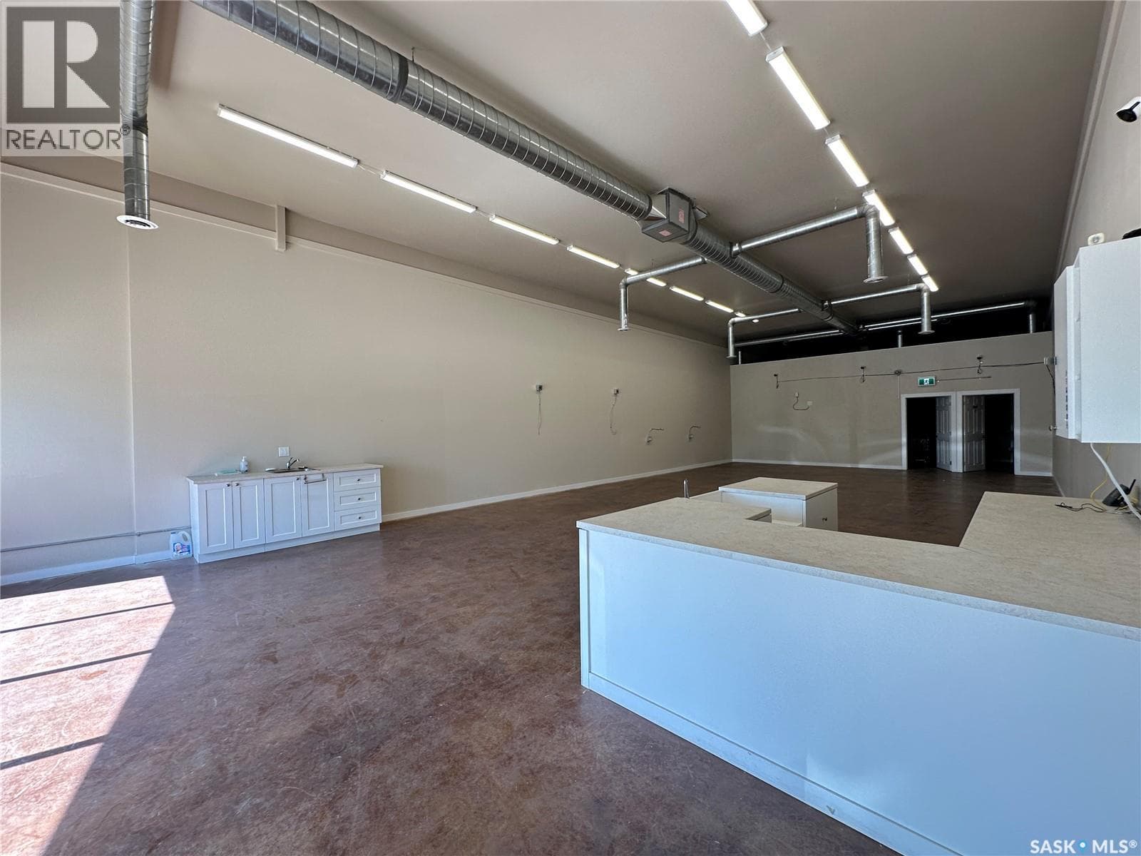 5 403 Main STREET — photo 2