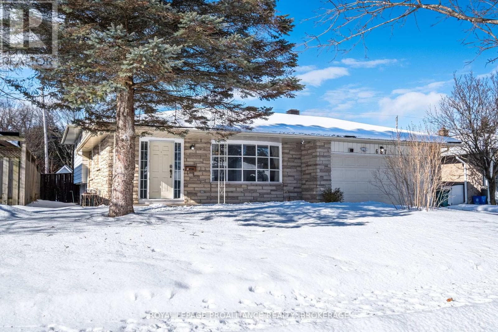 687 HARROW PLACE photo 3