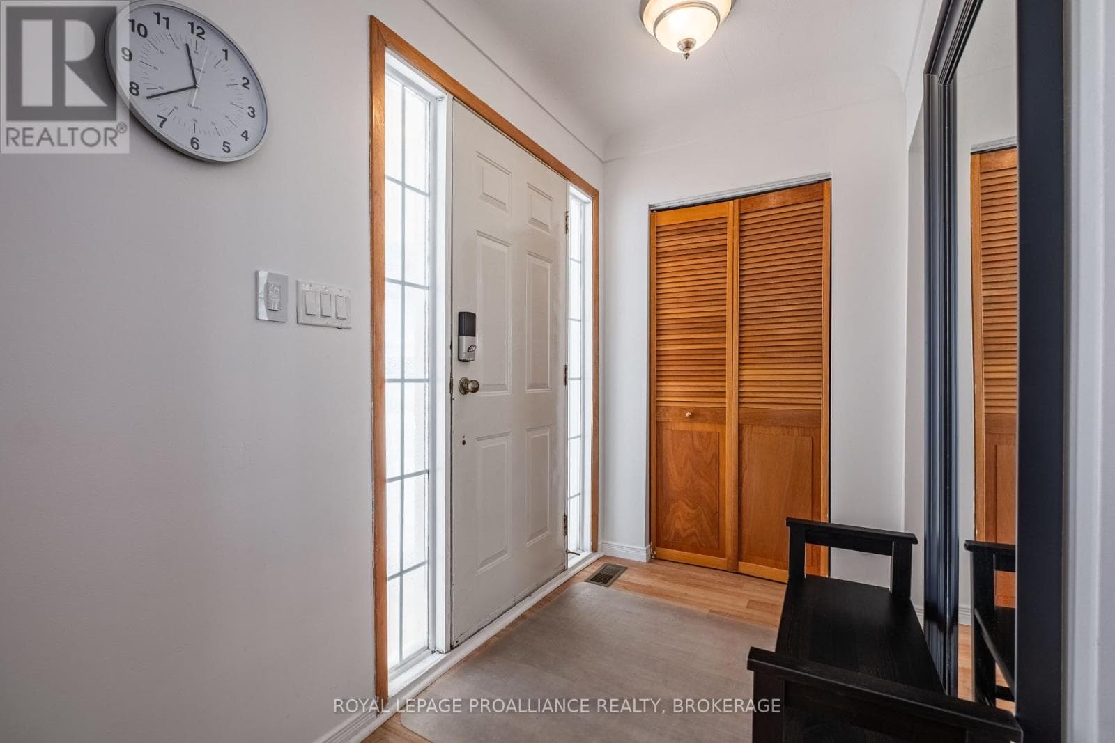 687 HARROW PLACE photo 4