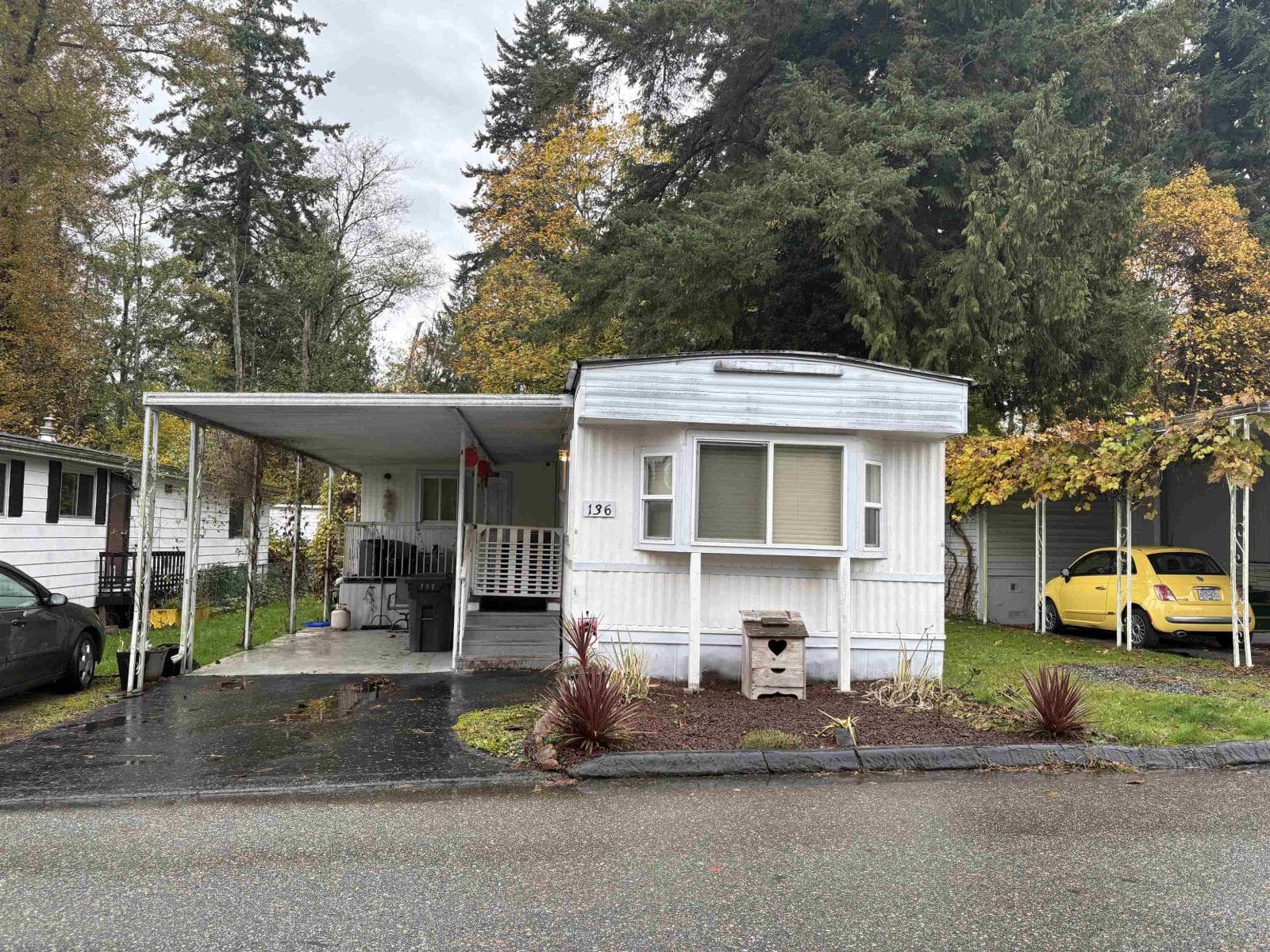 136 7790 KING GEORGE BOULEVARD photo 2