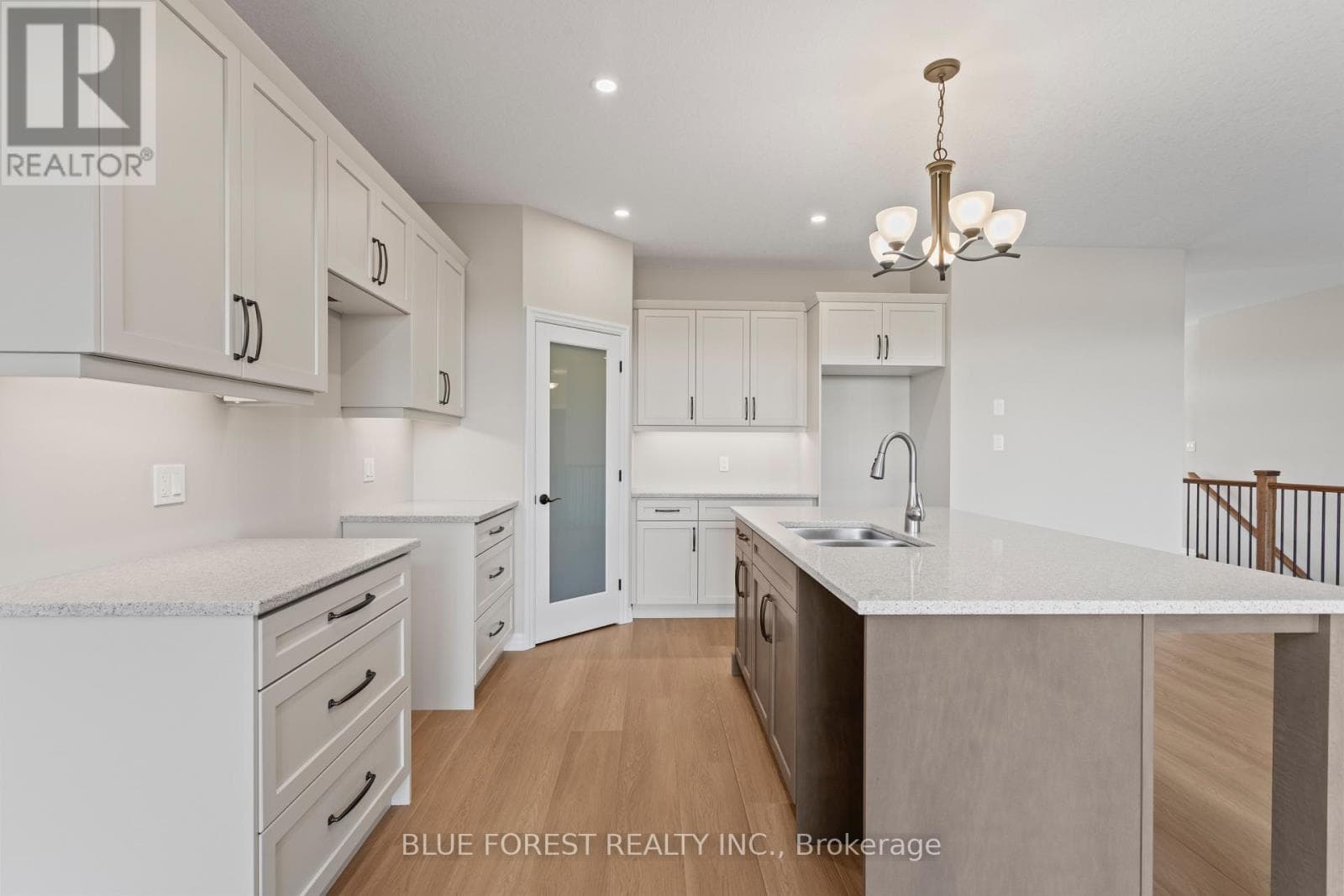 218 SNYDERS AVENUE photo 4