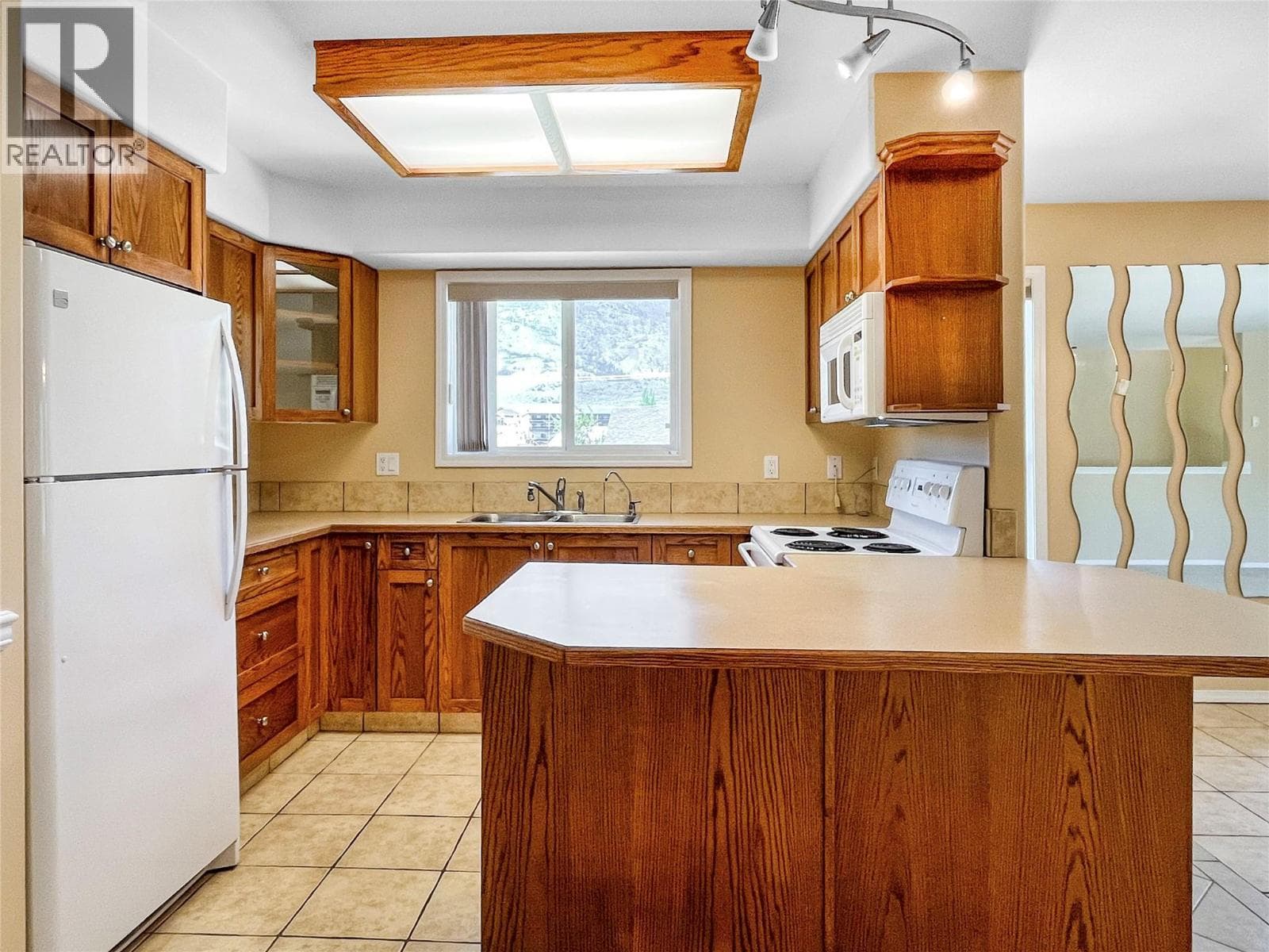 4 8507 70th Avenue photo 4
