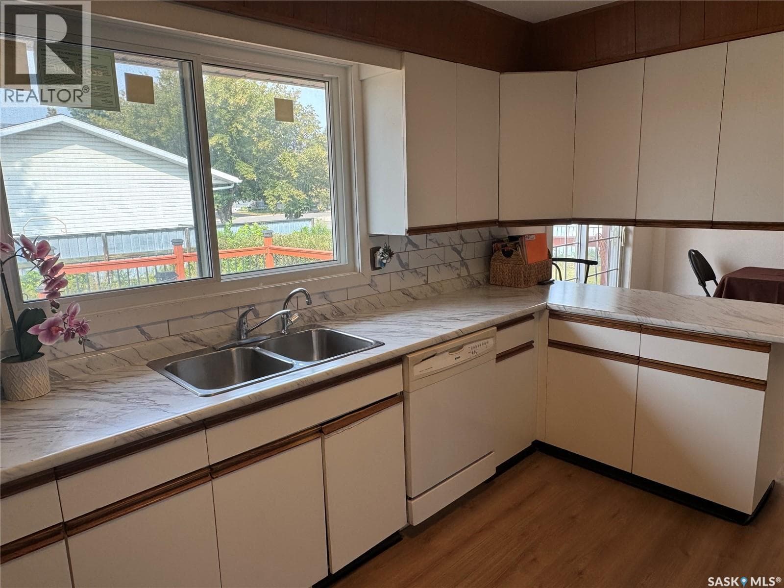 1609 Warren AVENUE — photo 2