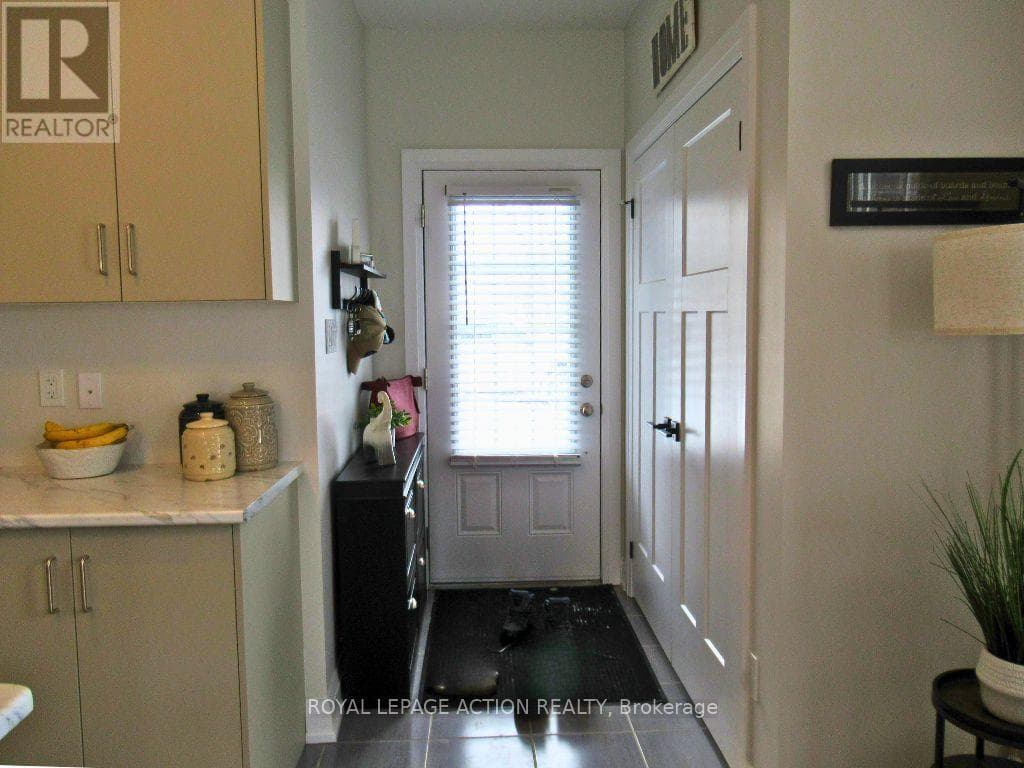 18 - 677 PARK ROAD N photo 3