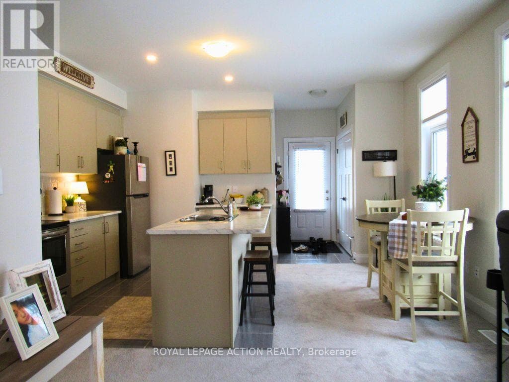 18 - 677 PARK ROAD N photo 4