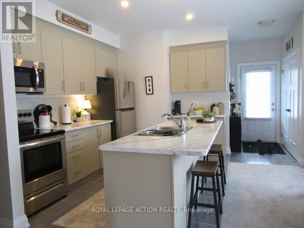 18 - 677 PARK ROAD N photo 5