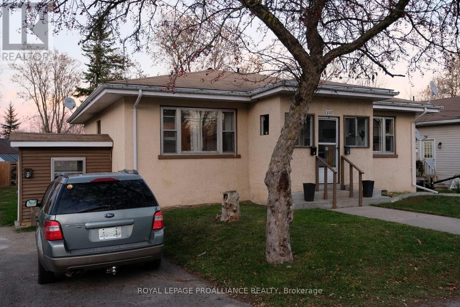 527 FRONT STREET photo 2