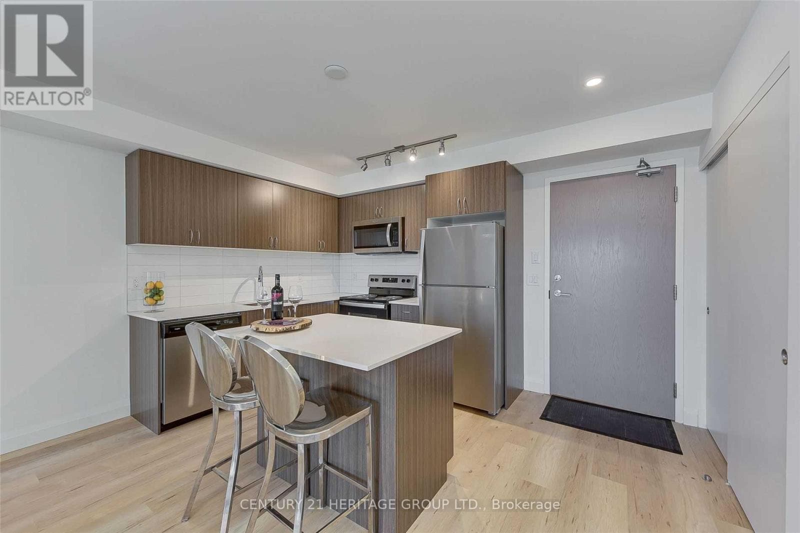 808 - 58 LAKESIDE TERRACE photo 4