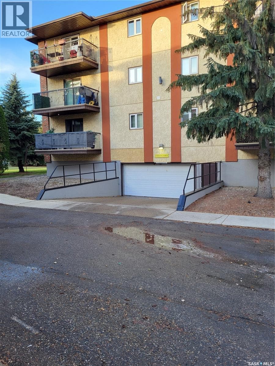 106 3130 Louise STREET — photo 3