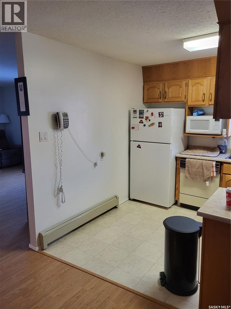 106 3130 Louise STREET — photo 5