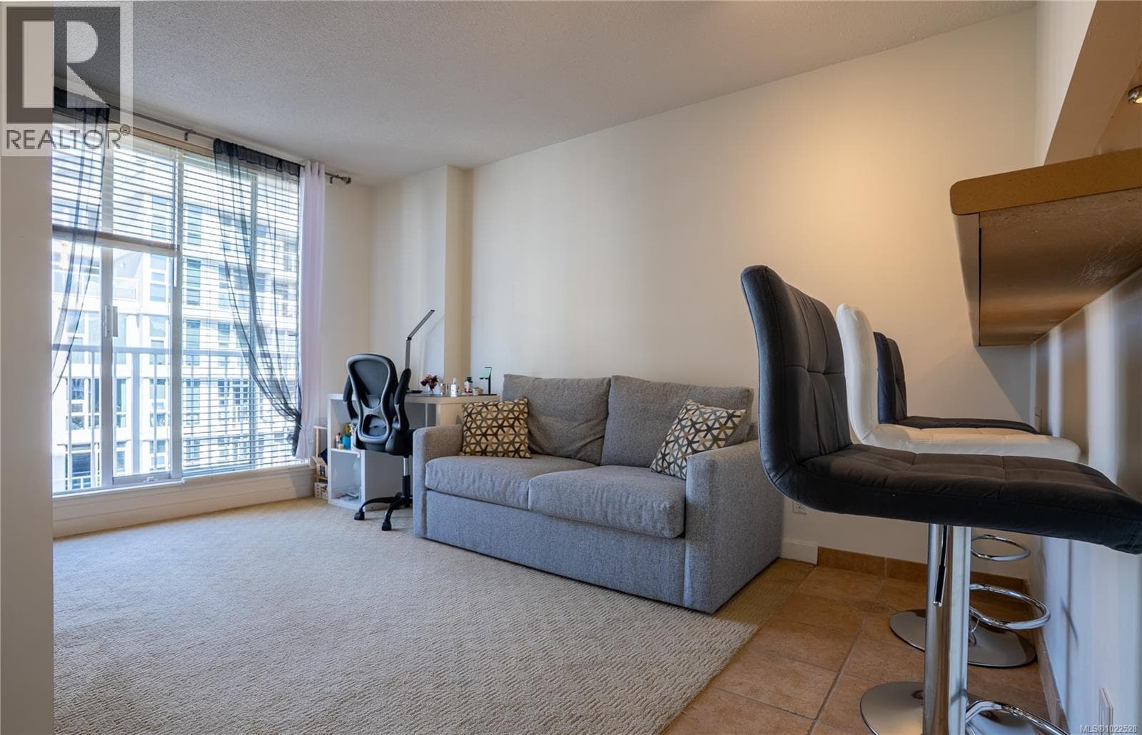 603 835 View St photo 3