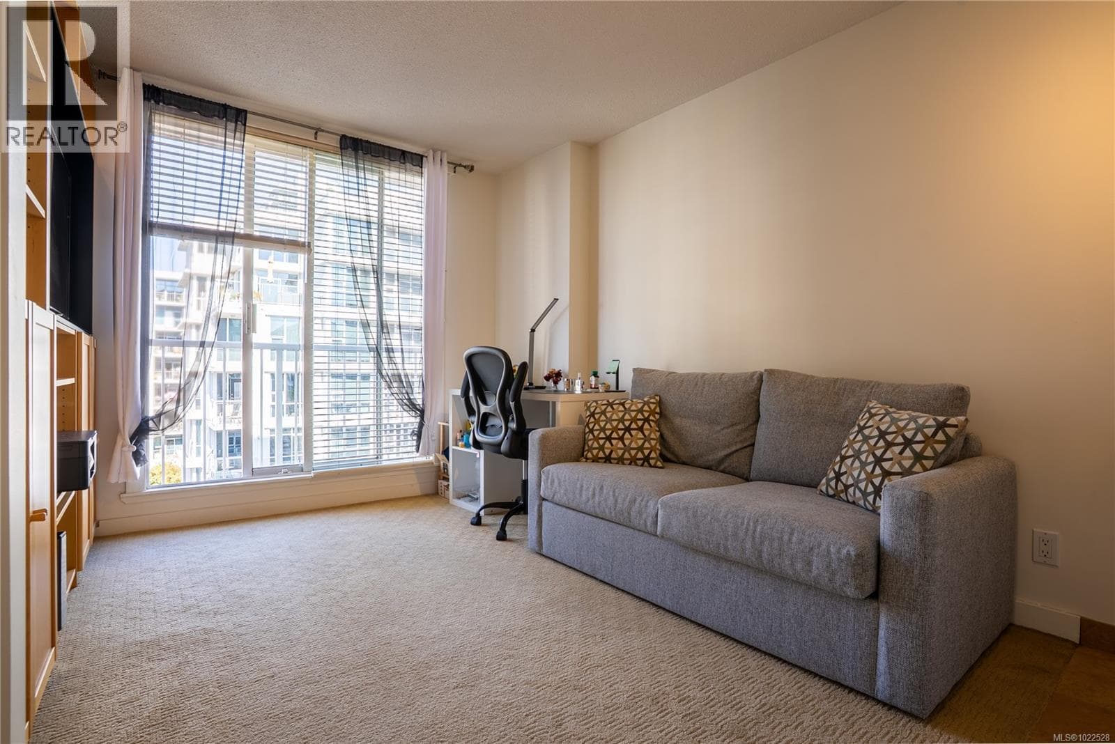 603 835 View St photo 4