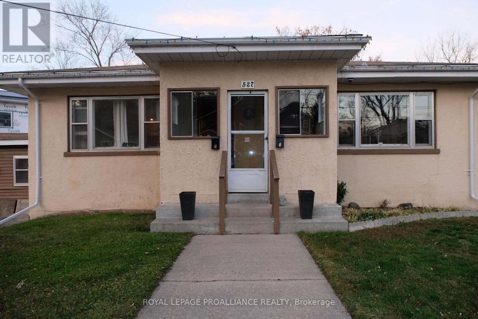 527 FRONT STREET photo 3