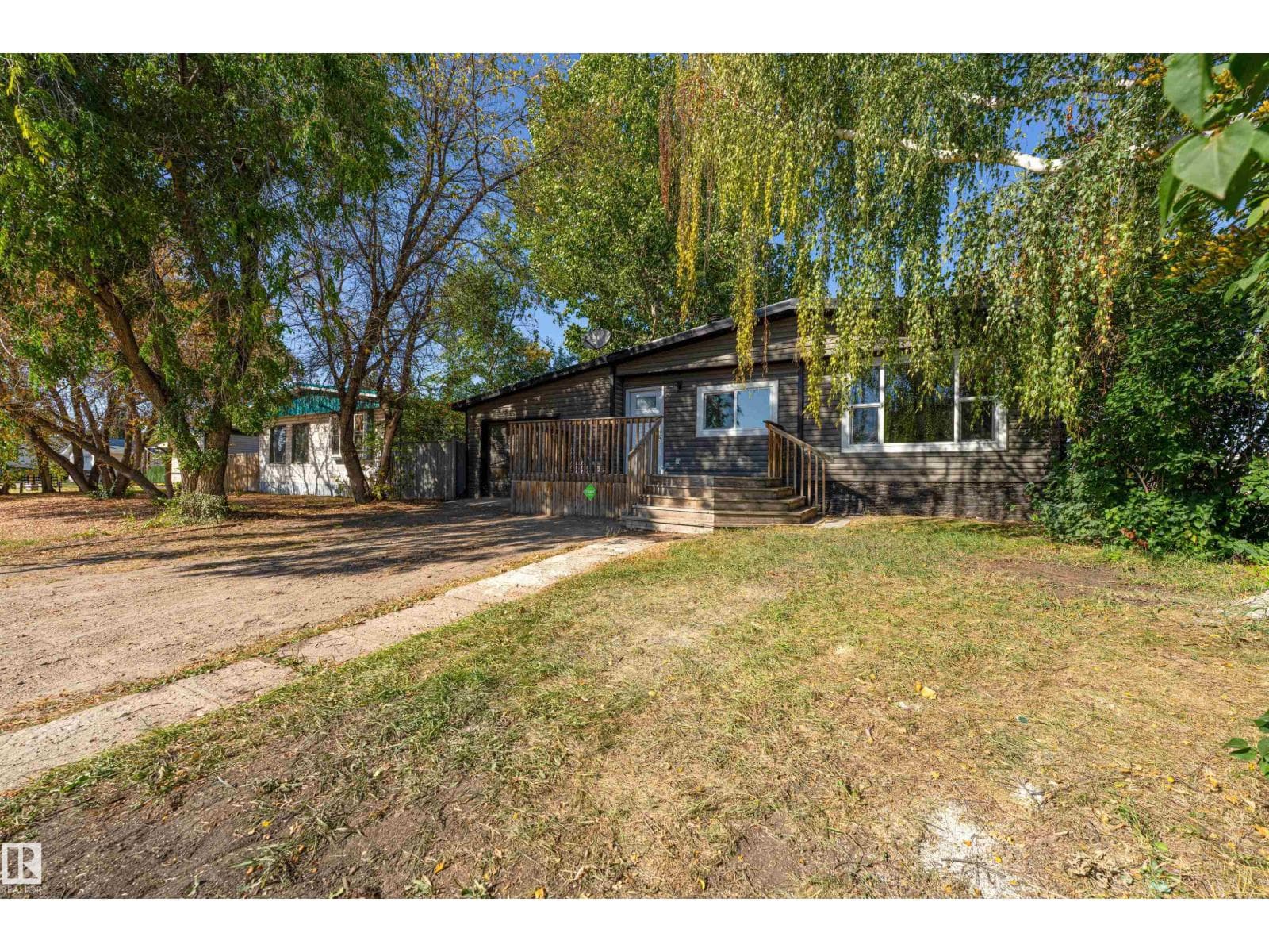 5302 54 AV — photo 2