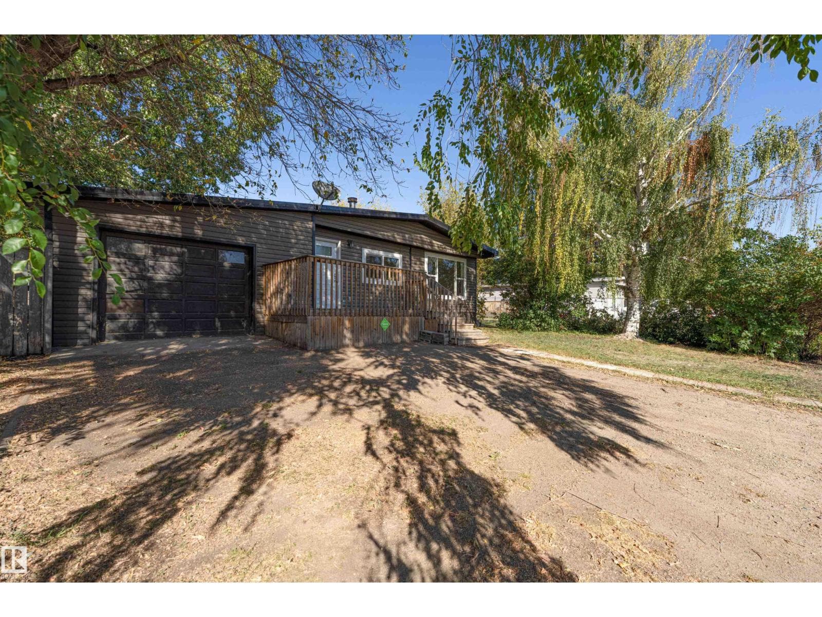 5302 54 AV — photo 3