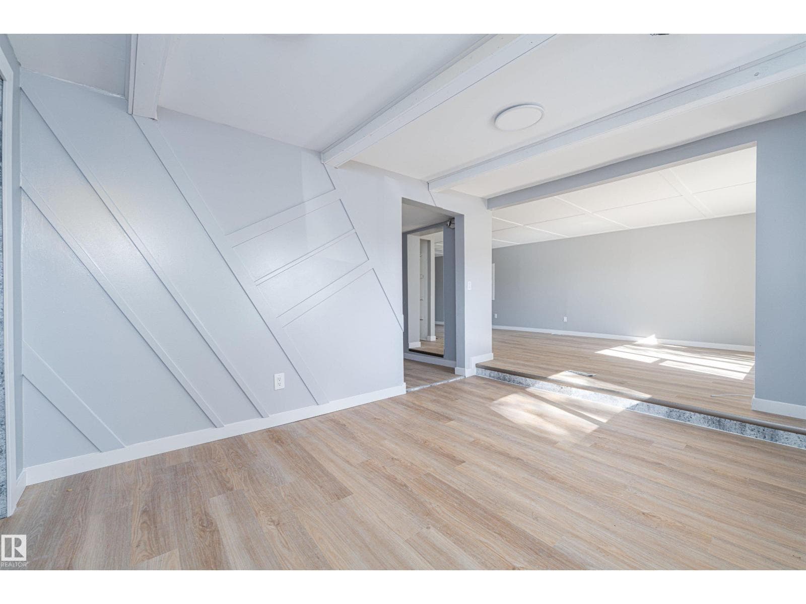 5302 54 AV — photo 5