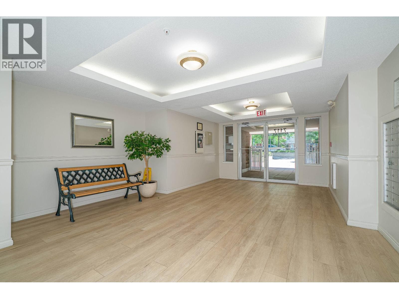 211 7117 ANTRIM AVENUE photo 3