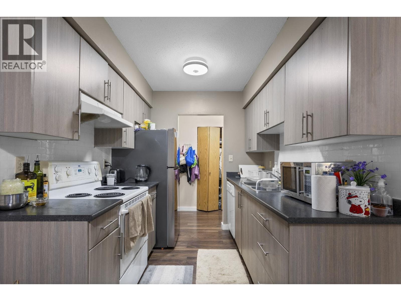119 4363 HALIFAX STREET photo 2