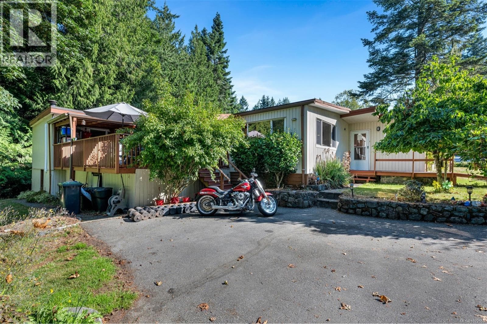 3 bed 2 bath single family at 13 5838 Blythwood Rd — $299,900