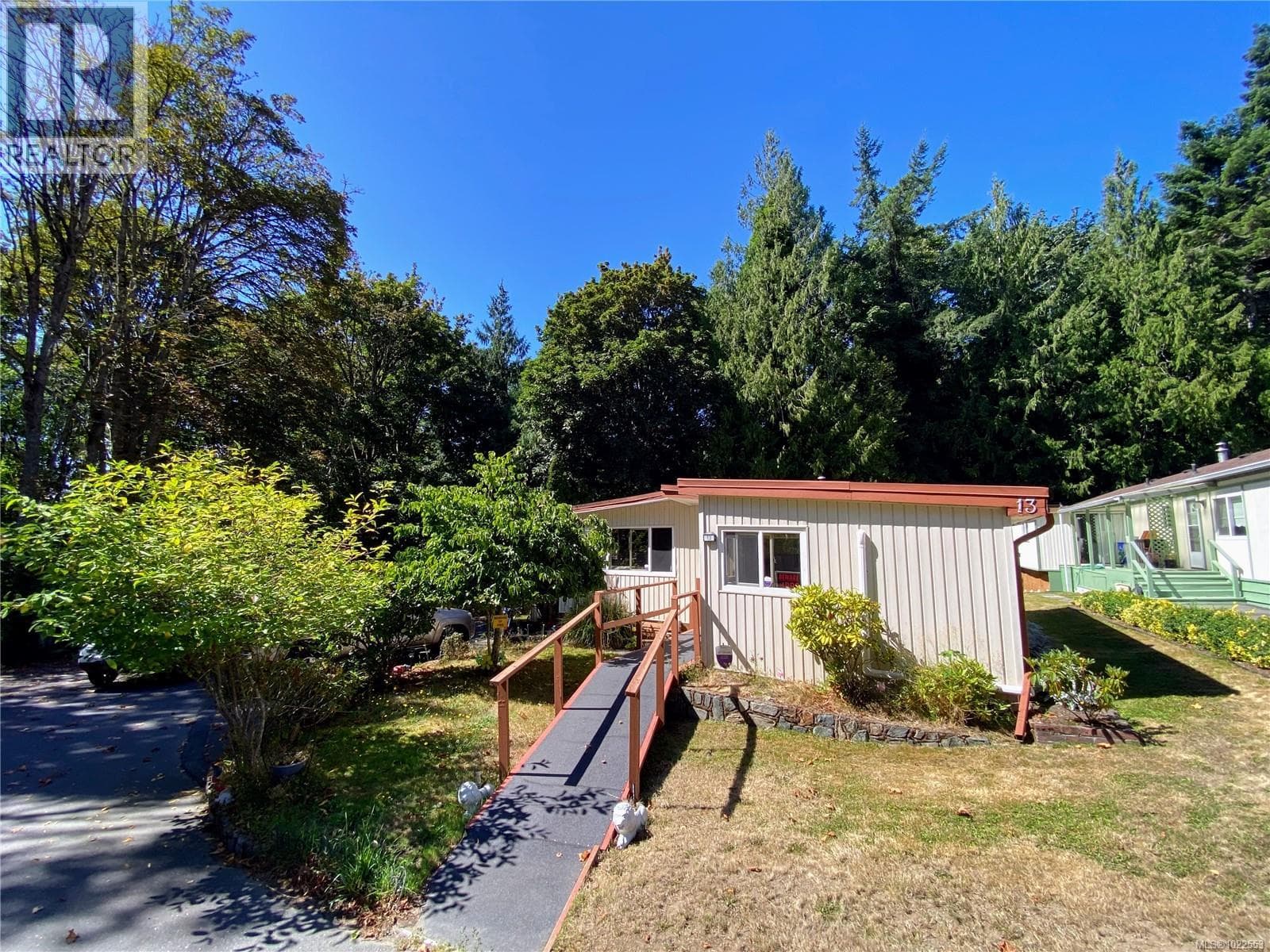 13 5838 Blythwood Rd photo 2