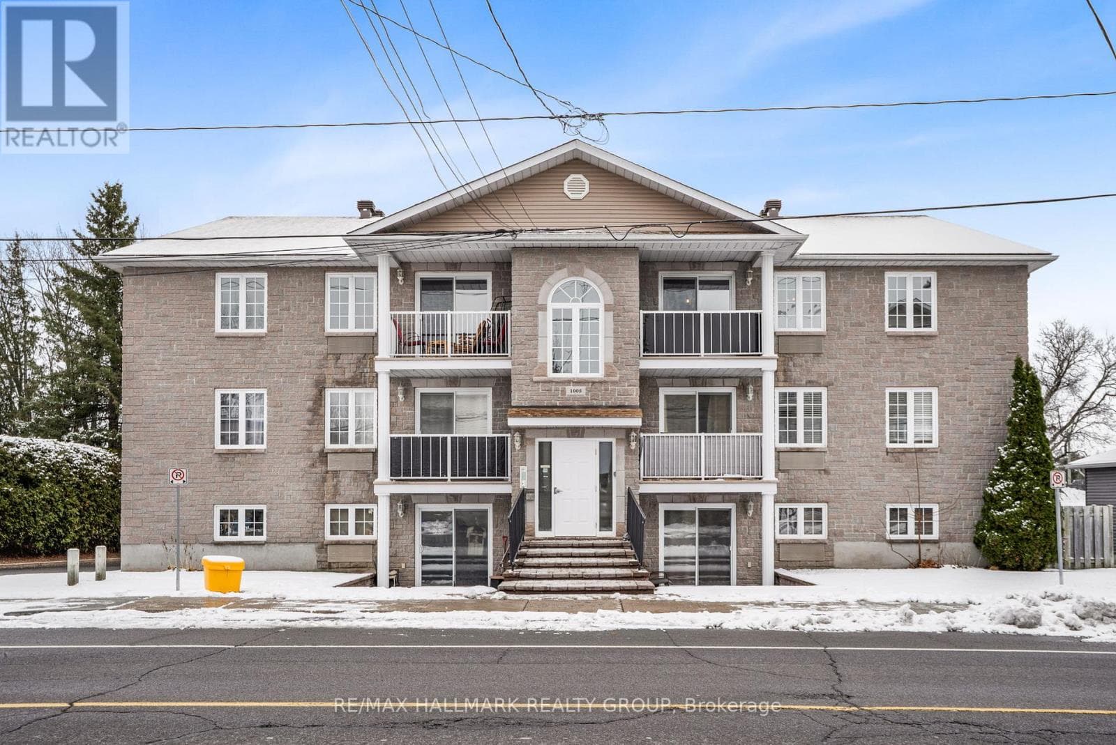1005 LAURIER STREET photo 2