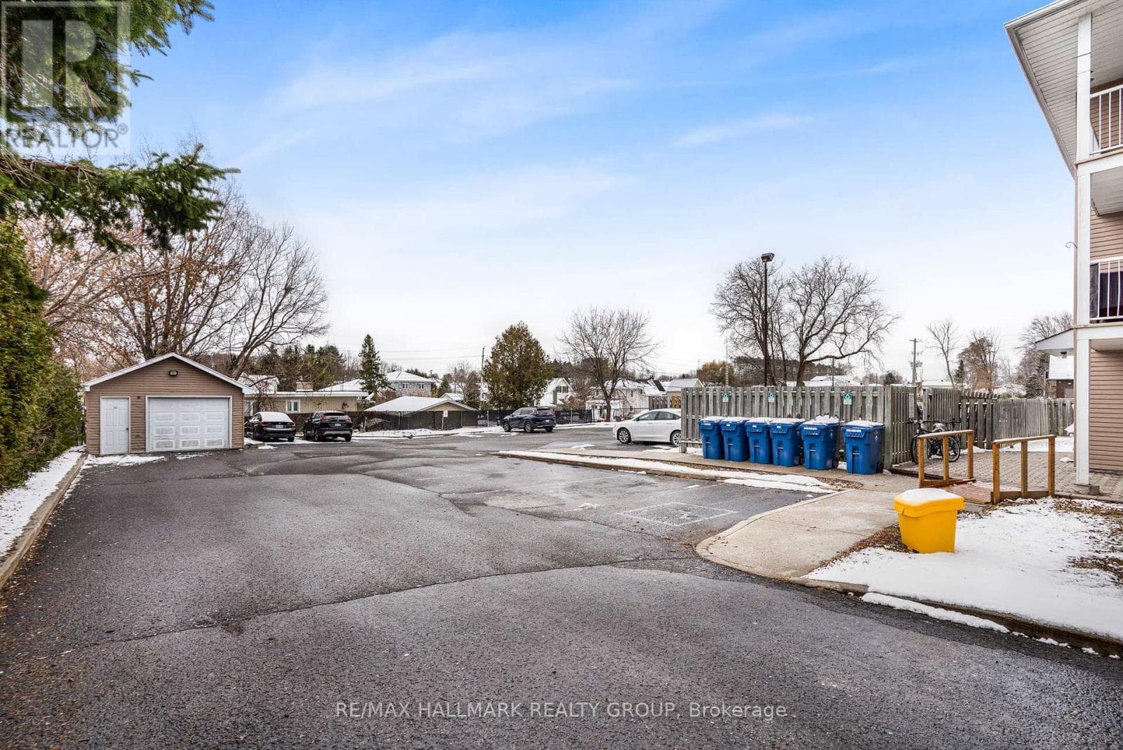 1005 LAURIER STREET photo 4