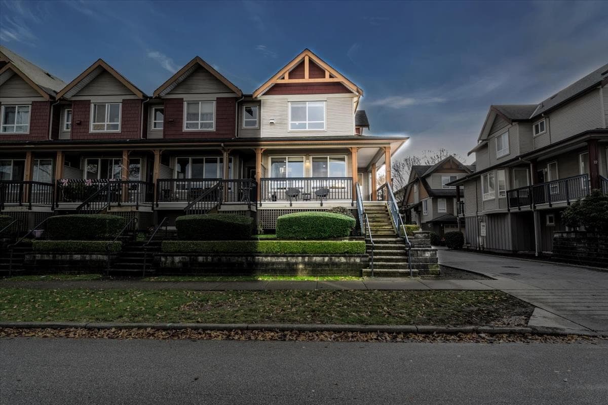 26 16772 61 AVENUE photo 2