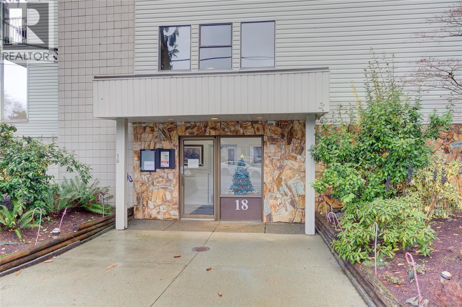206 18 King George St photo 2