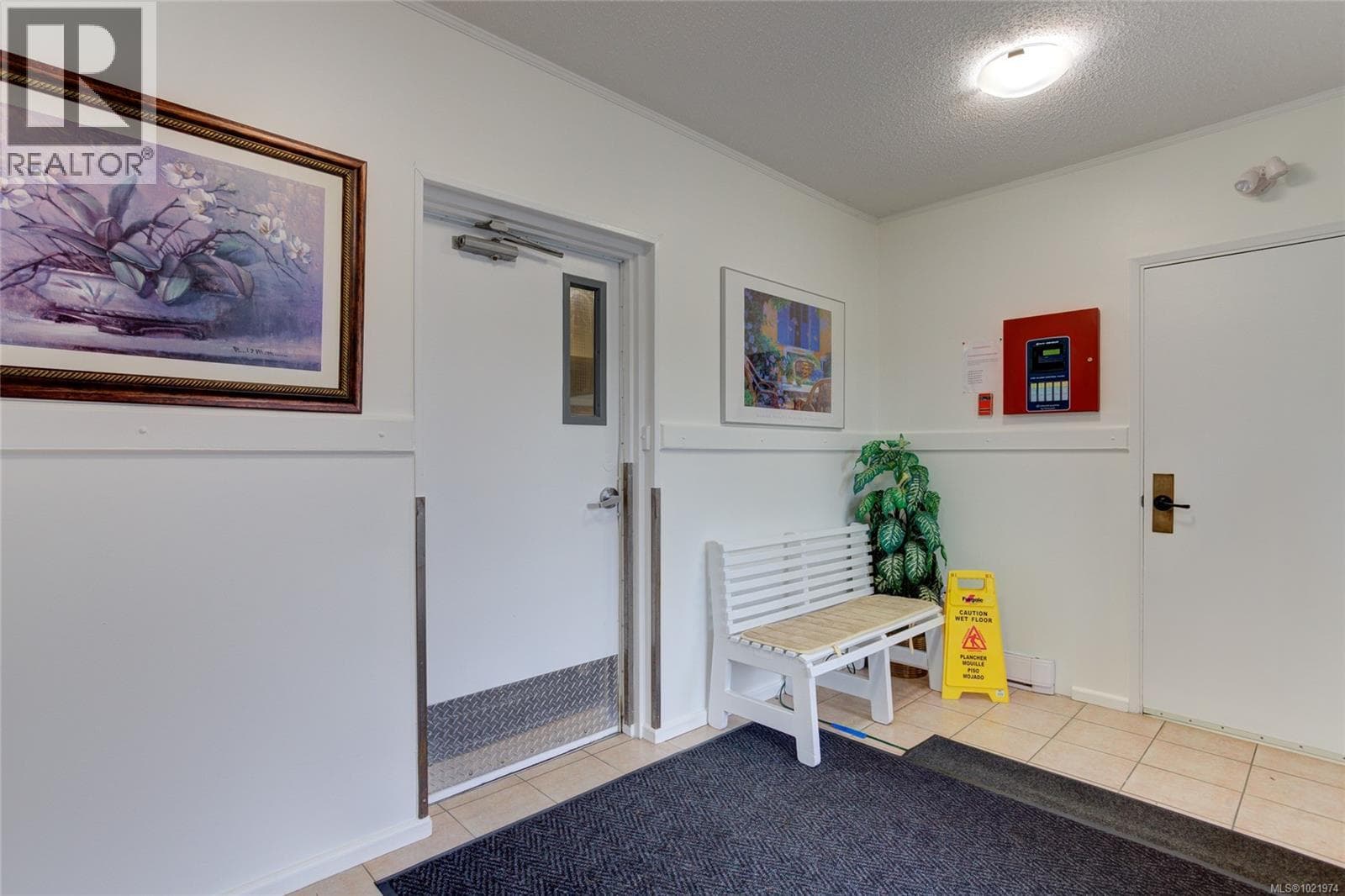 206 18 King George St photo 3