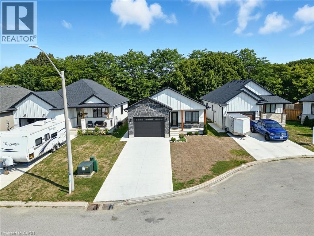 7 MACNEIL Court photo 3