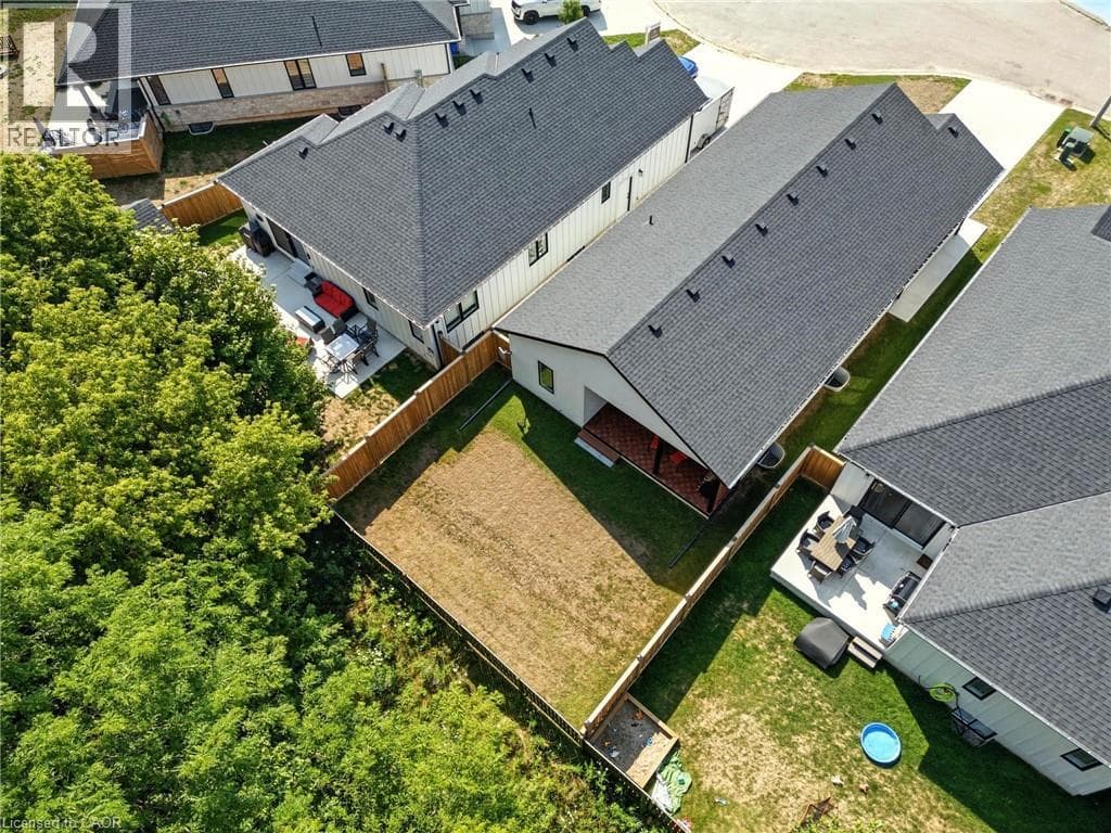 7 MACNEIL Court photo 4