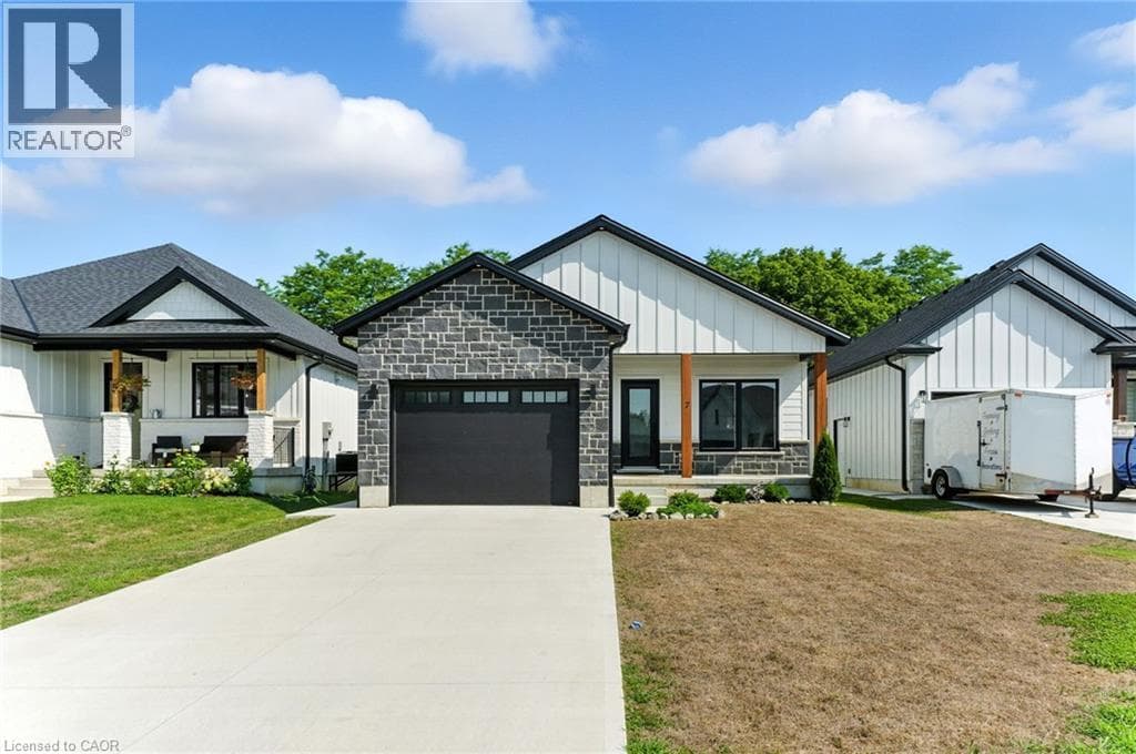 7 MACNEIL Court photo 5