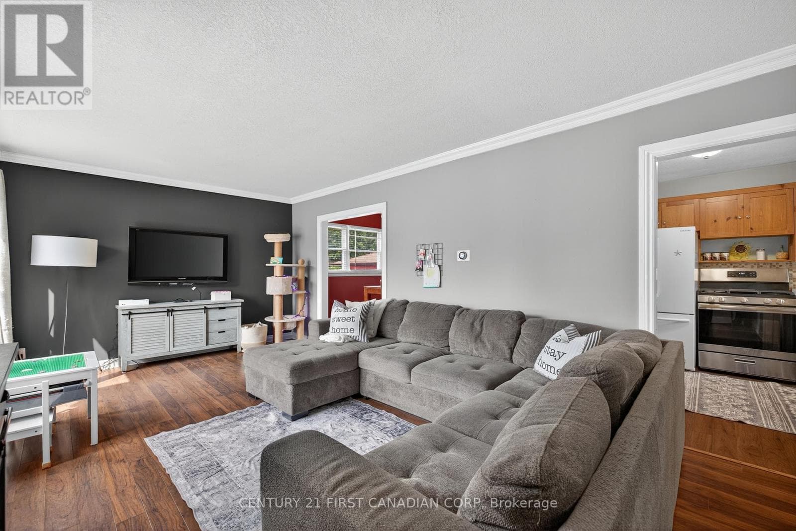 204 BURNSIDE DRIVE photo 2