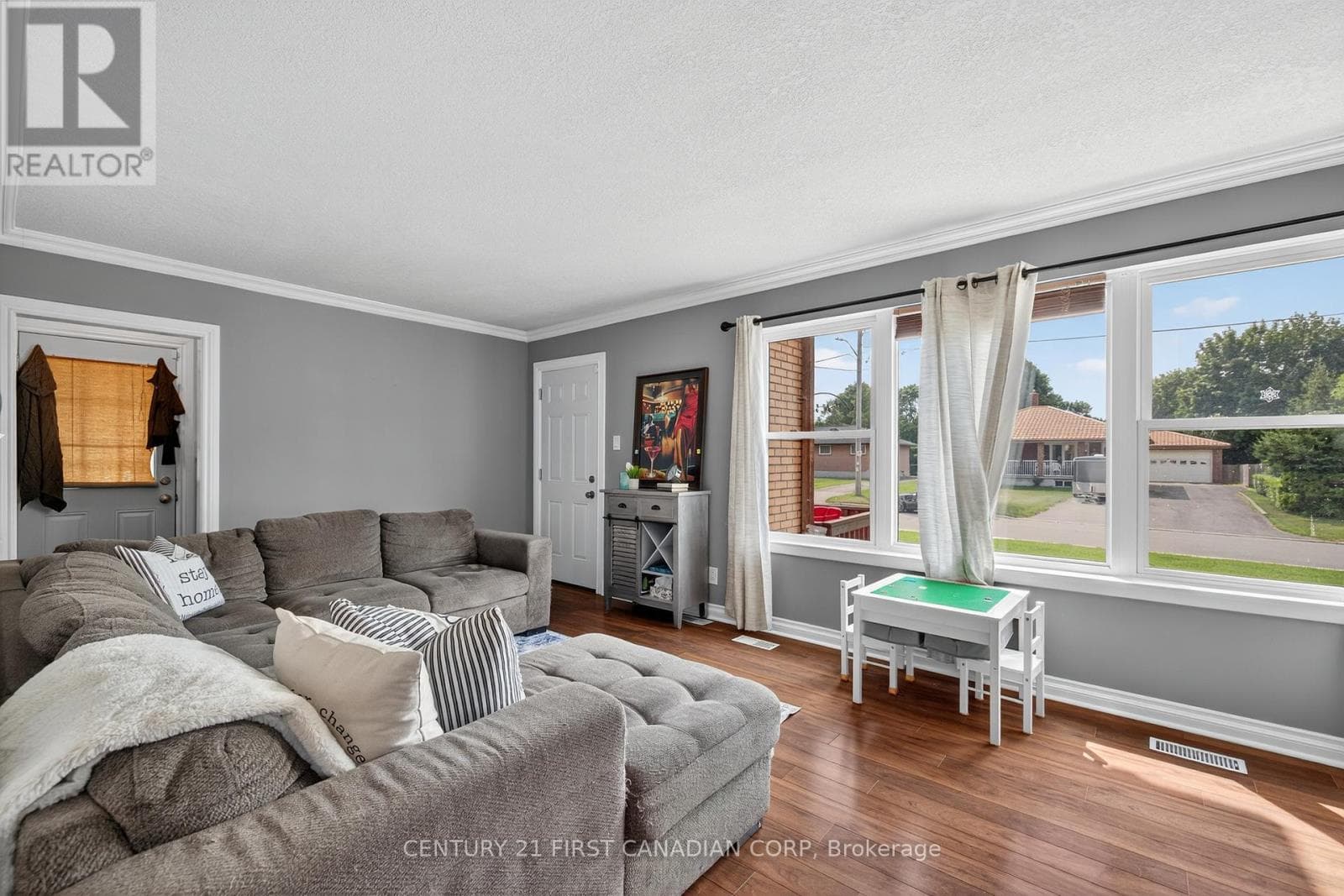 204 BURNSIDE DRIVE photo 3