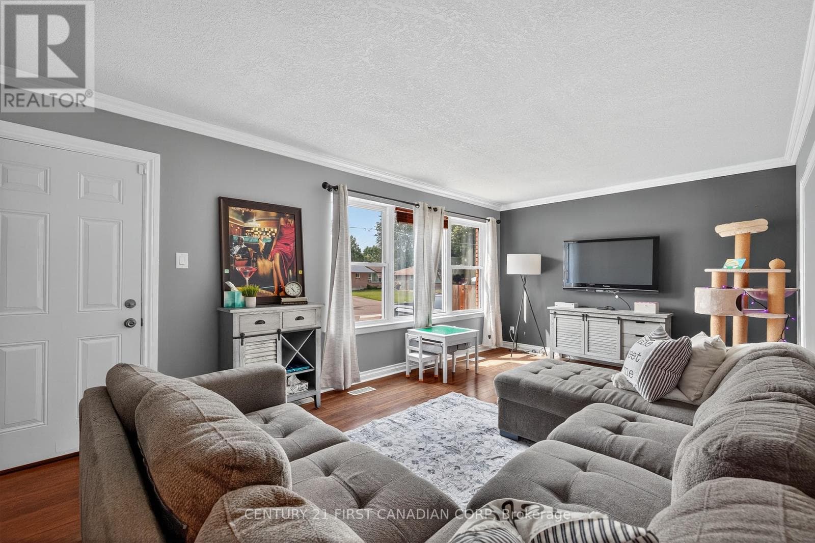 204 BURNSIDE DRIVE photo 4