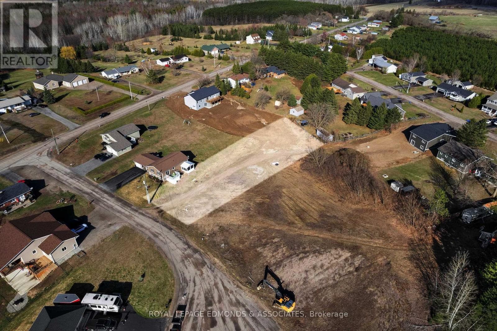 vacant land at 5 MAPLEVIEW COURT — $60,000