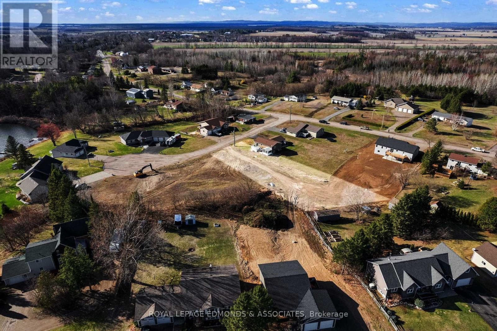 5 MAPLEVIEW COURT photo 3