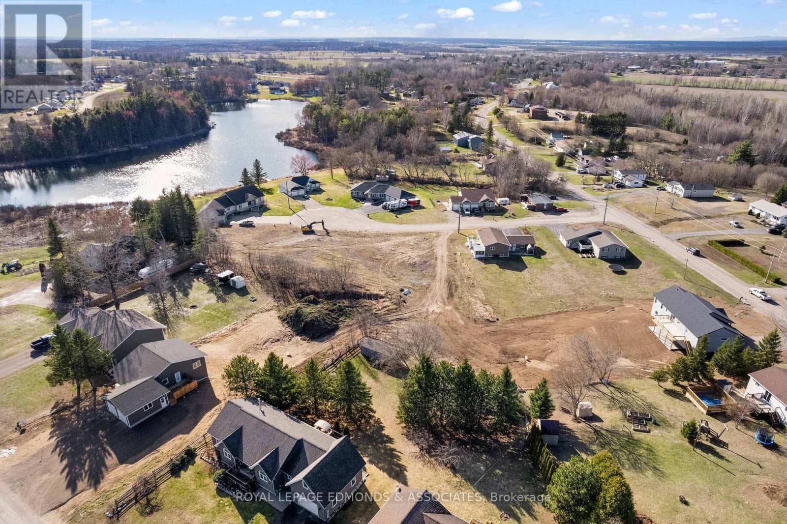 5 MAPLEVIEW COURT photo 4