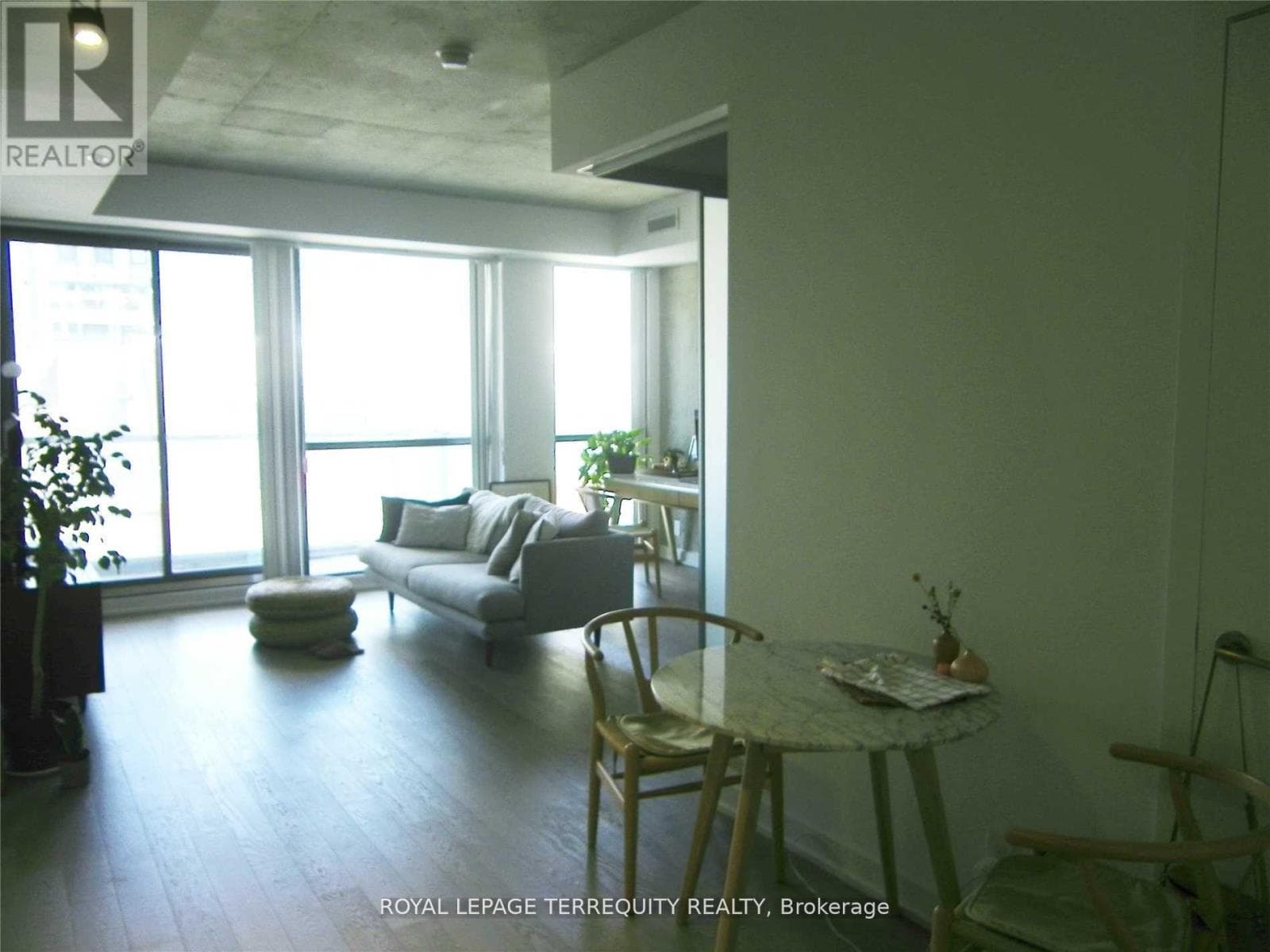 909 - 39 BRANT STREET photo 3