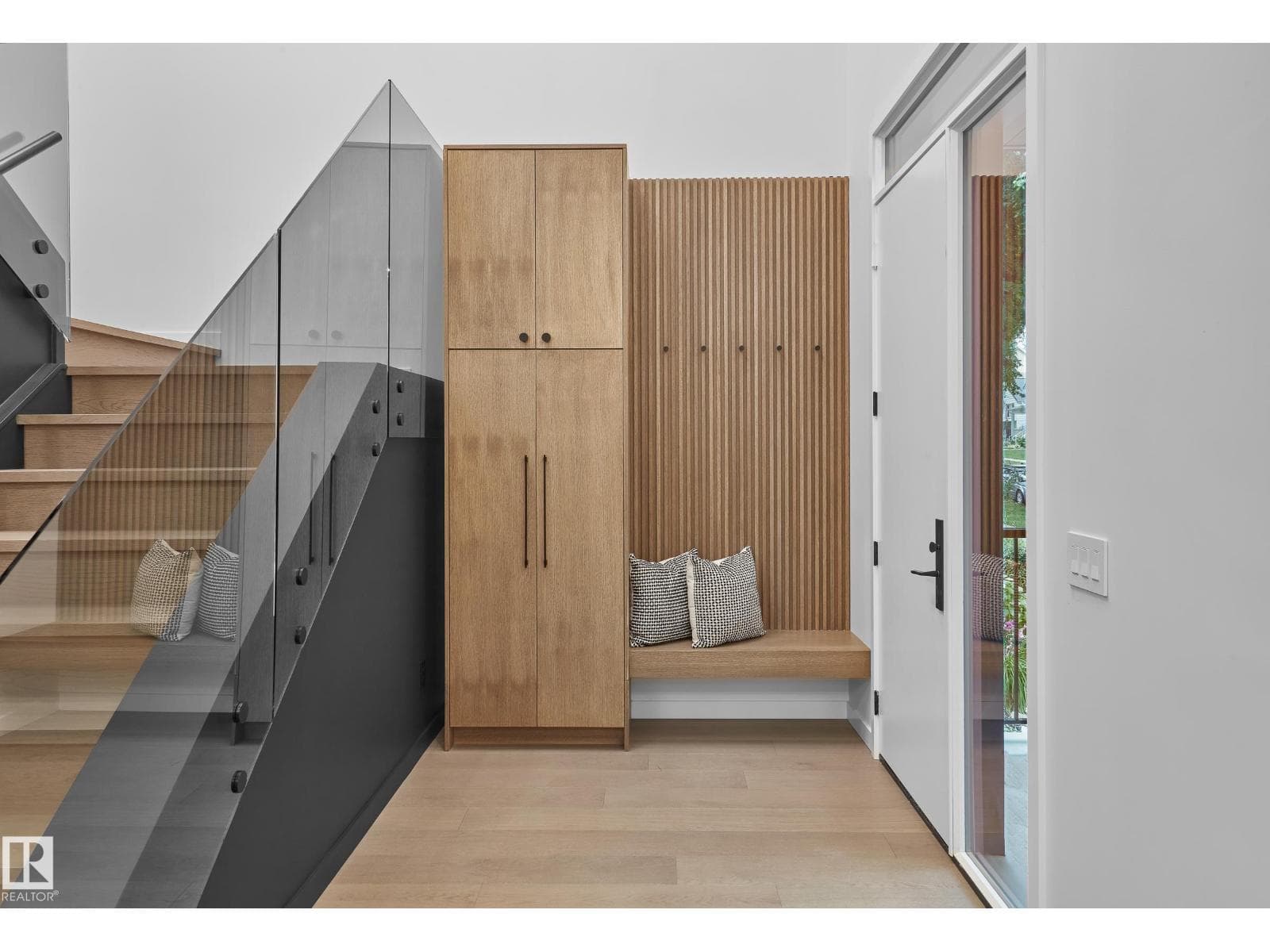 8318 120 ST NW photo 4