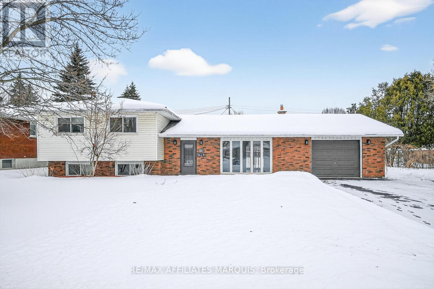 48 CAROL CRESCENT photo 2