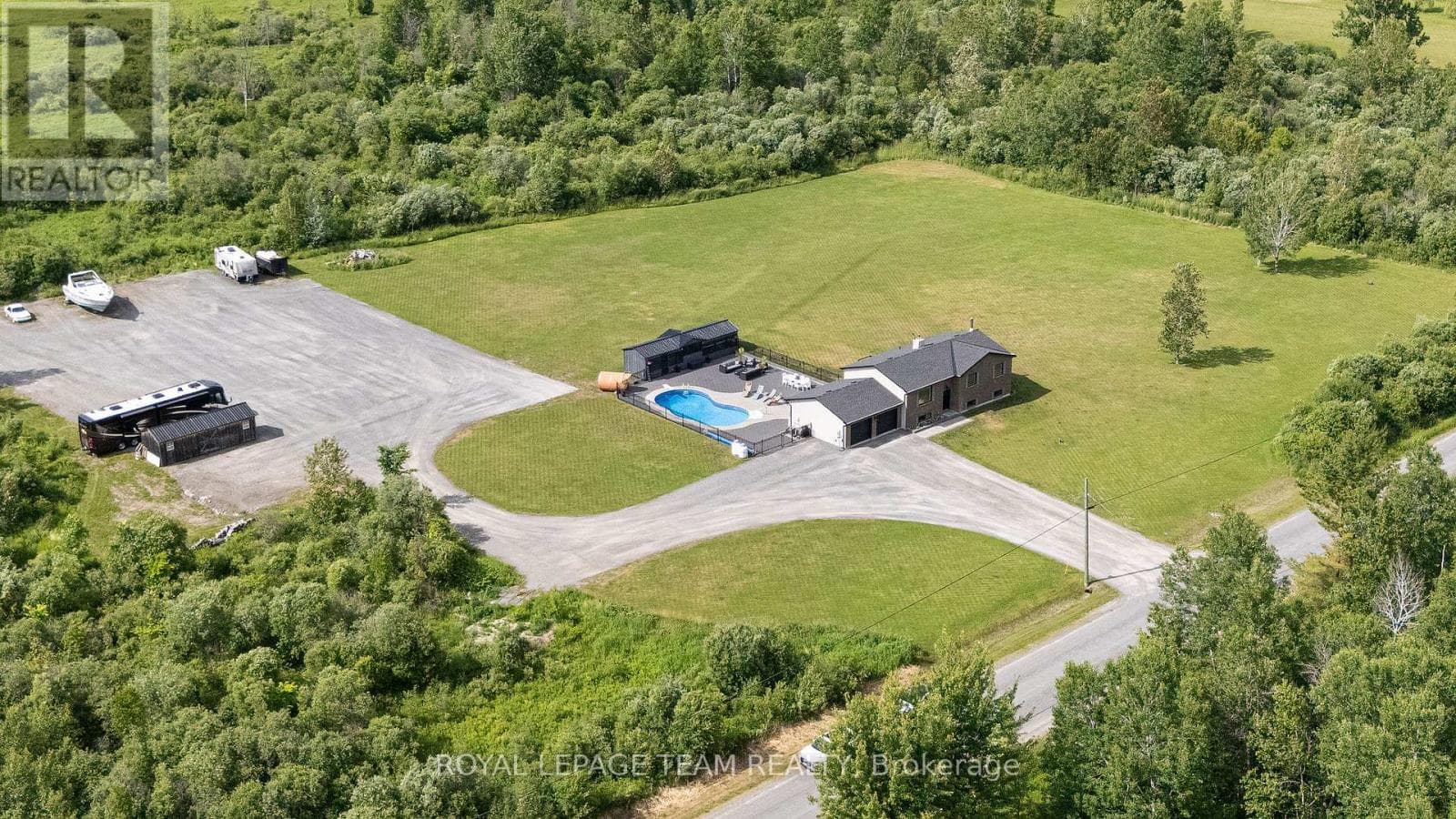 883 CRAIG ROAD photo 2
