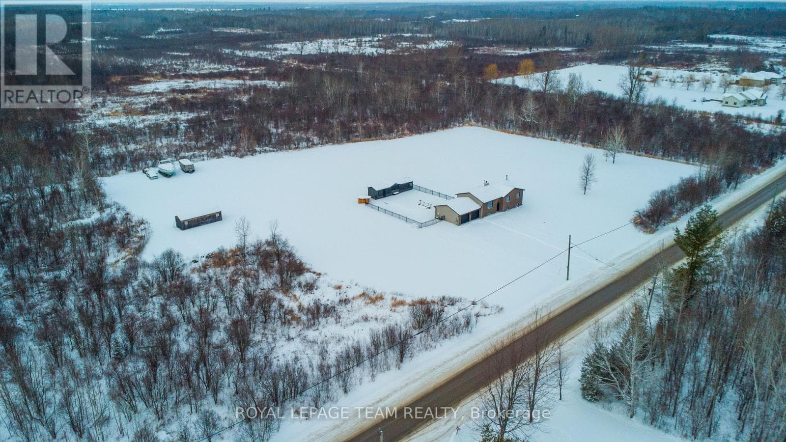 883 CRAIG ROAD photo 3