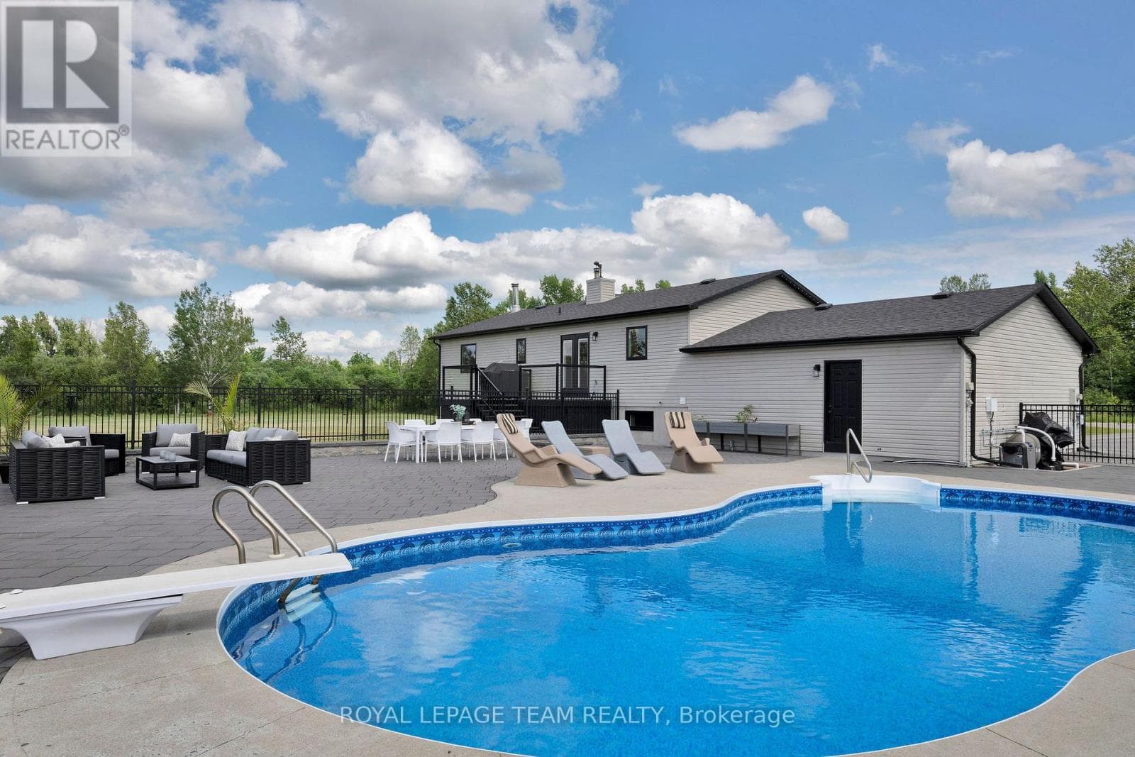 883 CRAIG ROAD photo 5
